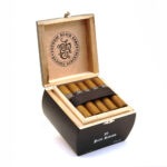 Tatuaje 塔图 Black Label Black Petite Robusto 黑标小罗伯图